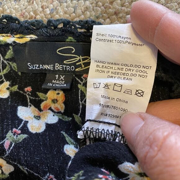 Suzanne Betro Weekend Floral Top Blouse 1X Black Yellow Floral Lace Coastal Boho - Picture 4 of 8